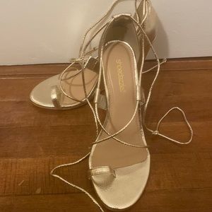 Gold wedges that laces up